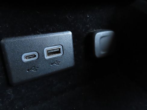 Used 2024 Cadillac XT4 Premium Luxury image 31