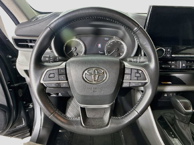 Used 2023 Toyota Highlander XLE FWD image 11