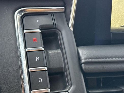 Used 2024 Chevrolet Suburban LT image 14