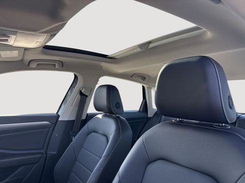 Used 2024 Volkswagen Jetta SE w/ Panoramic Sunroof Package image 21