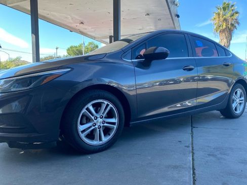 Used 2017 Chevrolet Cruze LT w/ Convenience Package image 5