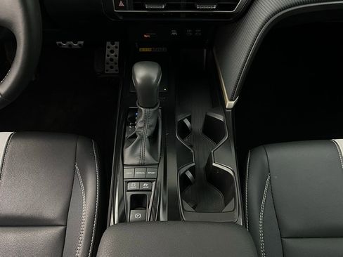 Used 2025 Toyota Camry SE image 15