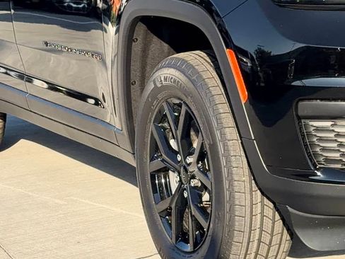 New 2026 Jeep Grand Cherokee Altitude RWD image 9