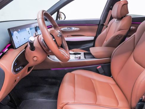 Certified 2026 Genesis GV70 2.5T Advanced image 9