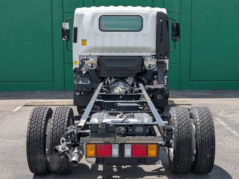 Used 2024 Chevrolet Low Cab Forward RWD image 4