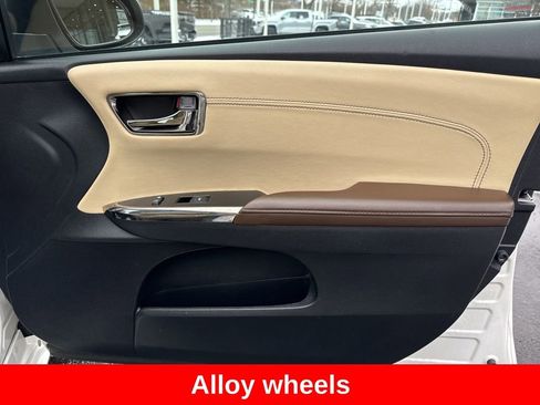 Used 2014 Toyota Avalon Limited image 31