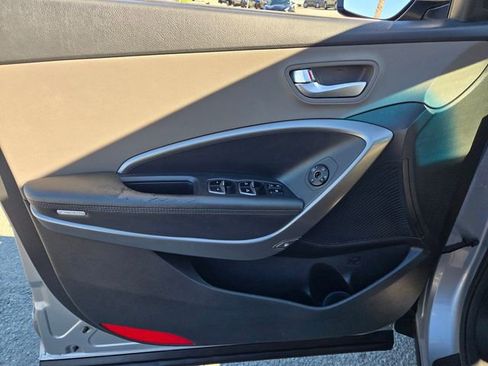 Used 2019 Hyundai Santa Fe XL SE image 18