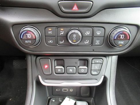 Used 2020 GMC Terrain SLE w/ Driver Convenience Package image 24