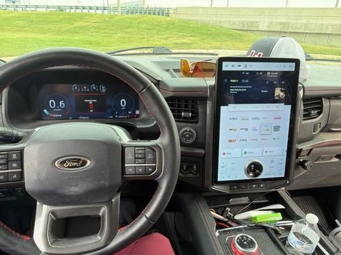 Used 2024 Ford Expedition Limited AWD/4WD image 7
