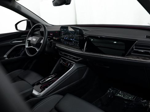 Used 2025 Audi Q5 Premium Plus w/ Premium Plus AWD/4WD image 12