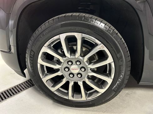 Used 2023 GMC Acadia Denali w/ Denali Ultimate Package image 9