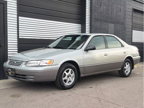 Used 1999 Toyota Camry LE FWD image 5