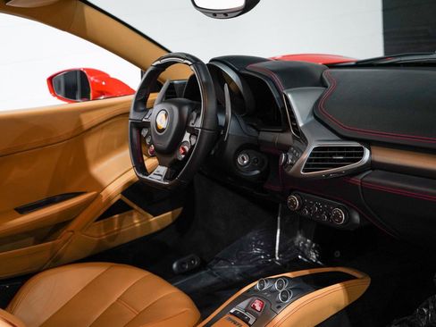 Used 2015 Ferrari 458 Italia image 15