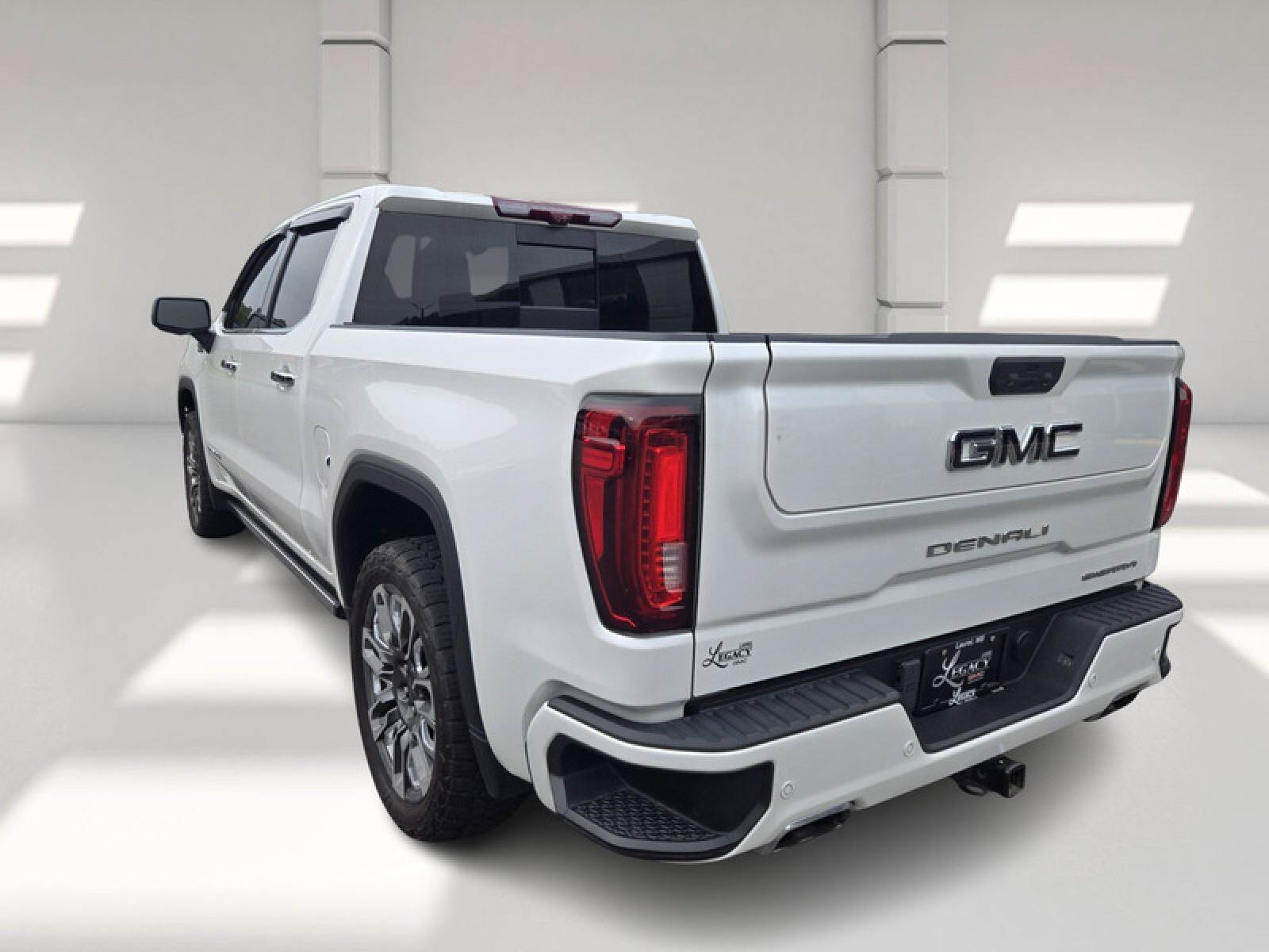 Used 2023 GMC Sierra 1500 Denali Ultimate AWD/4WD image 5