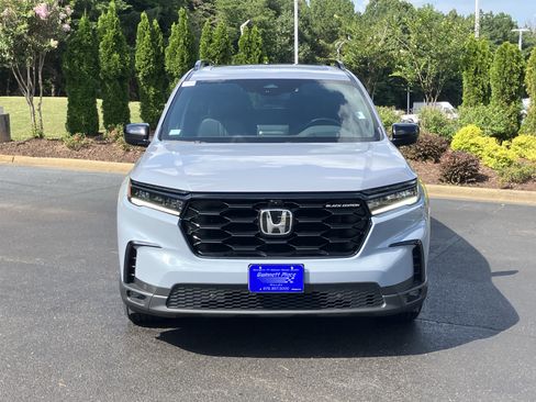 Certified 2025 Honda Pilot Black Edition image 3