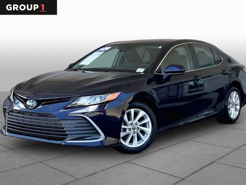 Used 2022 Toyota Camry LE FWD image 1