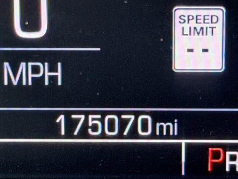 Used 2019 Chevrolet Suburban LT image 30