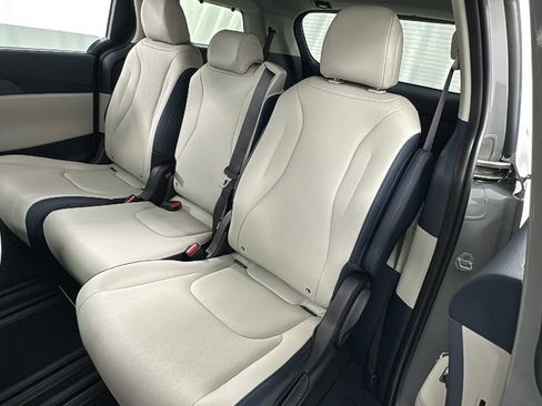 New 2026 Kia Carnival EX image 12