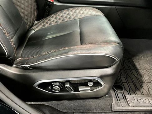 Used 2023 Jeep Grand Cherokee Summit w/ Luxury Tech Group V AWD/4WD image 42