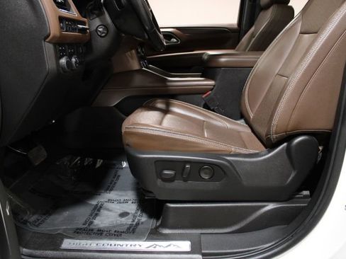 Used 2021 Chevrolet Tahoe High Country w/ Premium Package image 24