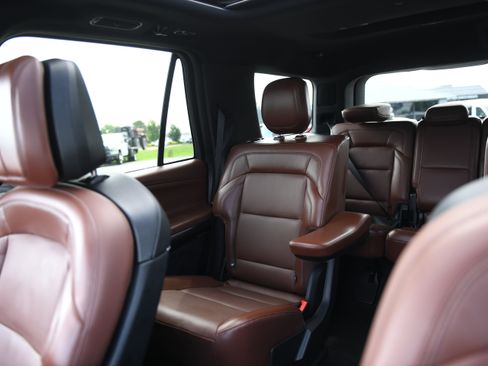 Used 2025 Lincoln Navigator Reserve AWD/4WD image 26