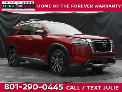 Used 2024 Nissan Pathfinder Platinum w/ Cargo Package