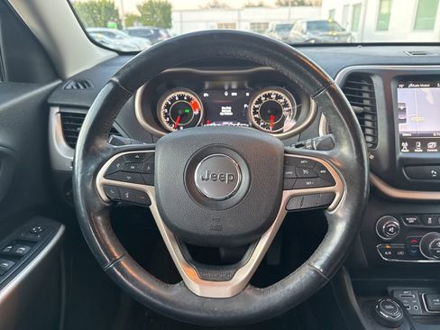 Used 2018 Jeep Cherokee Limited image 13