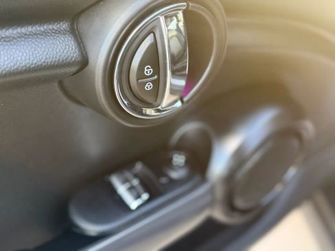 Used 2016 MINI Cooper 2-Door Hardtop image 10