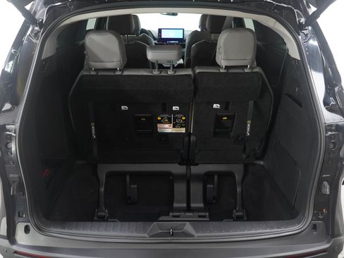 Used 2025 Toyota Sienna XLE image 18