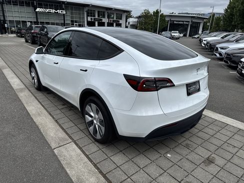 Used 2023 Tesla Model Y Long Range AWD/4WD image 7