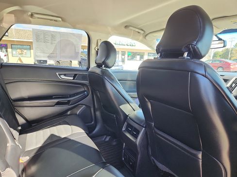 Used 2017 Ford Edge SEL w/ Equipment Group 201A image 28