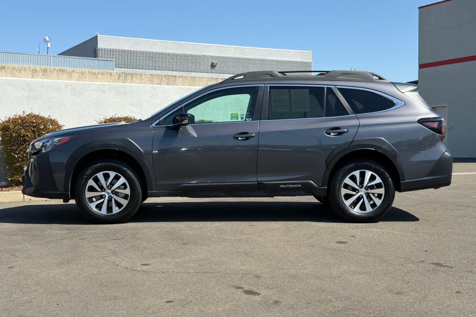 Used 2025 Subaru Outback Premium AWD/4WD image 9