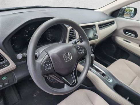 Used 2017 Honda HR-V LX image 8