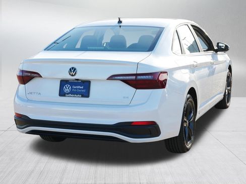 Certified 2023 Volkswagen Jetta SE image 5