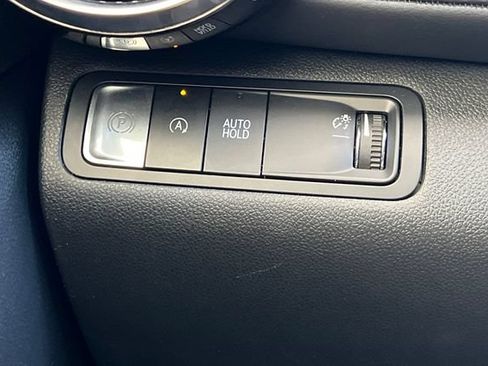 Used 2025 Chevrolet Equinox LT w/ Convenience Package II FWD image 36