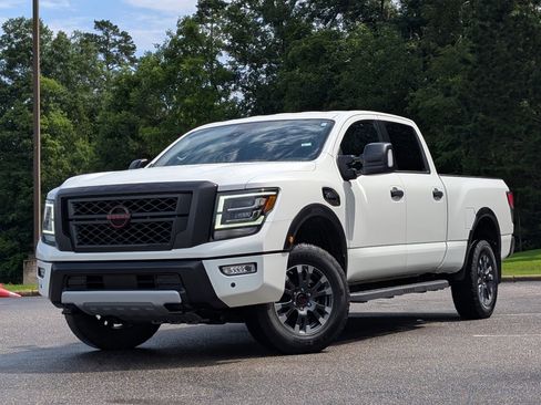 Used 2024 Nissan Titan PRO-4X AWD/4WD image 4
