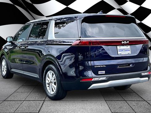 Used 2024 Kia Carnival LX FWD image 12