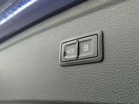 Used 2022 Audi Q5 e Prestige w/ Prestige Package image 34