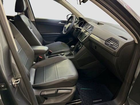 Used 2020 Volkswagen Tiguan SE w/ Panoramic Sunroof Package image 32