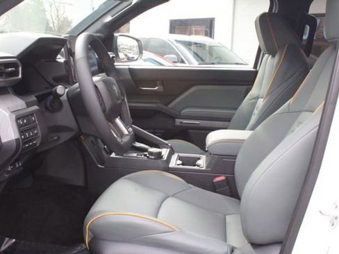 Used 2025 Toyota Tacoma Trailhunter image 27
