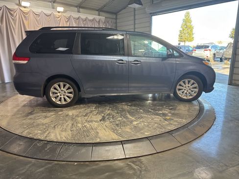 Used 2013 Toyota Sienna Limited image 4
