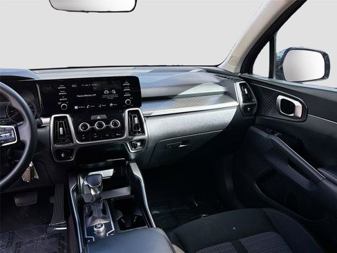 Used 2023 Kia Sorento LX image 24