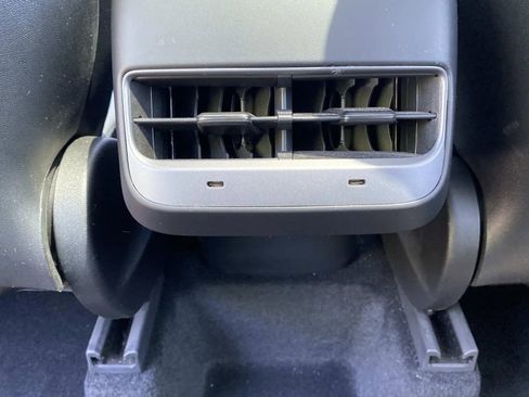Used 2023 Tesla Model Y Long Range AWD/4WD image 13