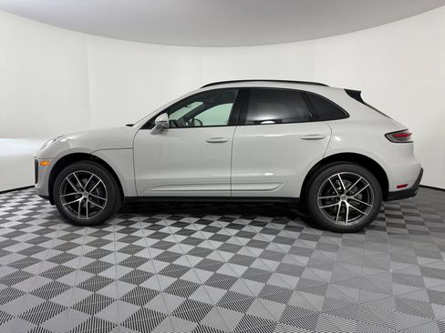 Certified 2026 Porsche Macan AWD/4WD image 2