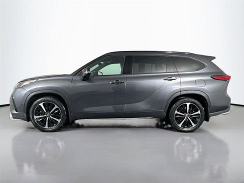 Used 2021 Toyota Highlander XSE image 3