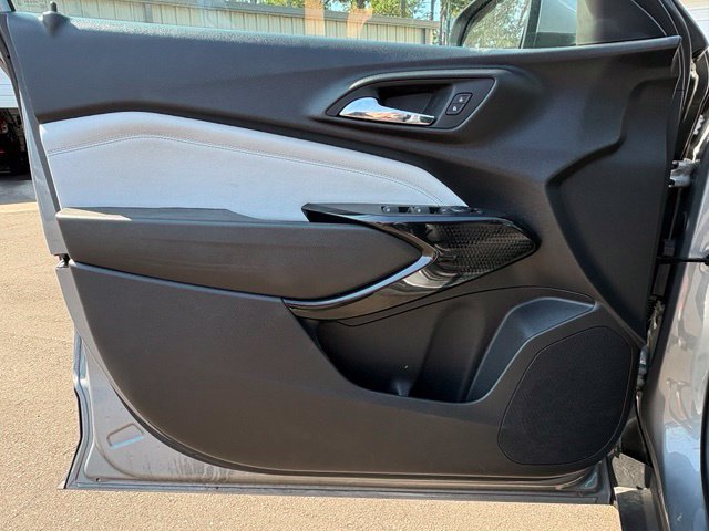 Used 2025 Chevrolet Trax LT FWD image 9