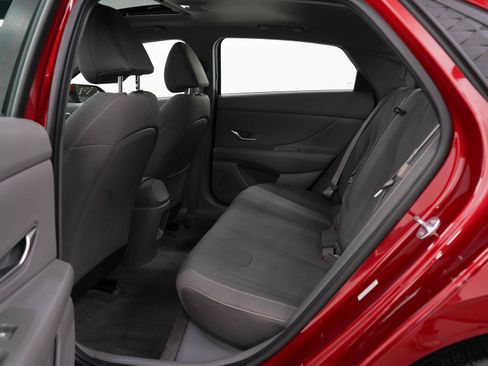 Used 2025 Hyundai Elantra SEL FWD image 17
