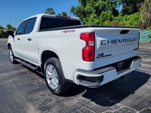 Used 2020 Chevrolet Silverado 1500 Custom w/ Custom Value Package AWD/4WD image 12