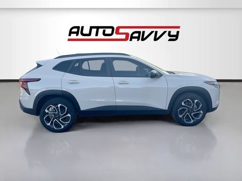 Used 2026 Chevrolet Trax RS w/ Sunroof Package FWD image 8