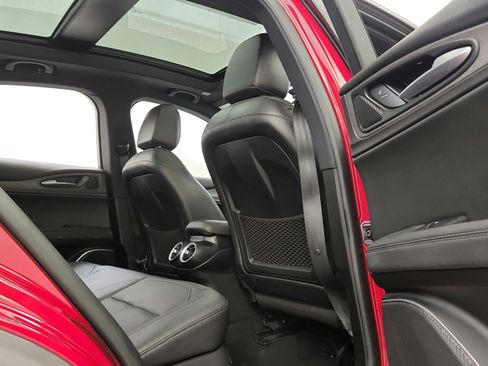 Used 2022 Alfa Romeo Stelvio Ti AWD/4WD image 44